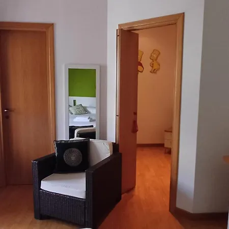 Lively House ホームステイ ローマ