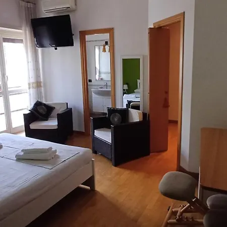 Privatunterkunft Lively House Rom